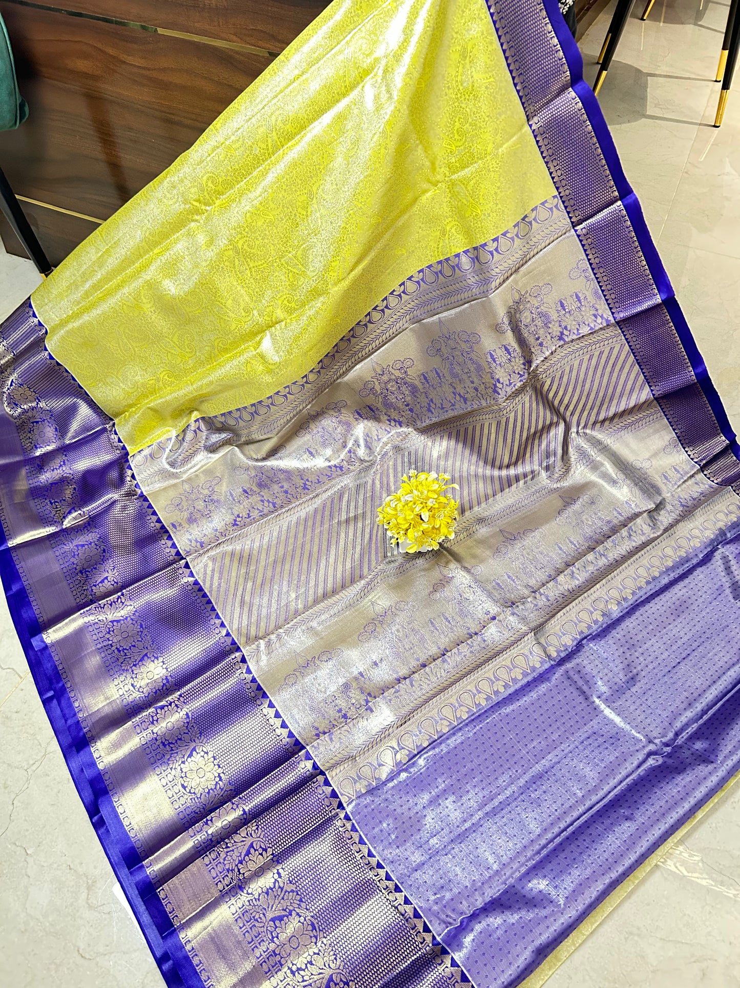 Semi tissue pattu