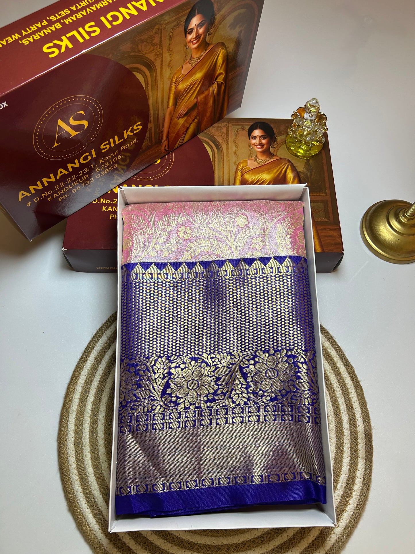 Semi tissue pattu