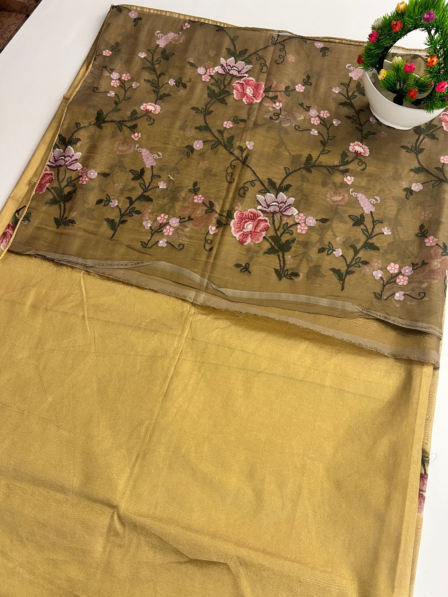 pure tissue luxurious silk saree