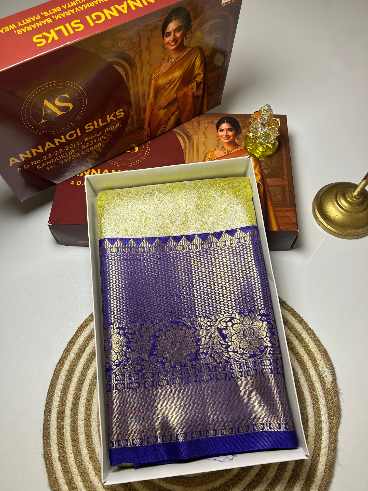 Semi tissue pattu