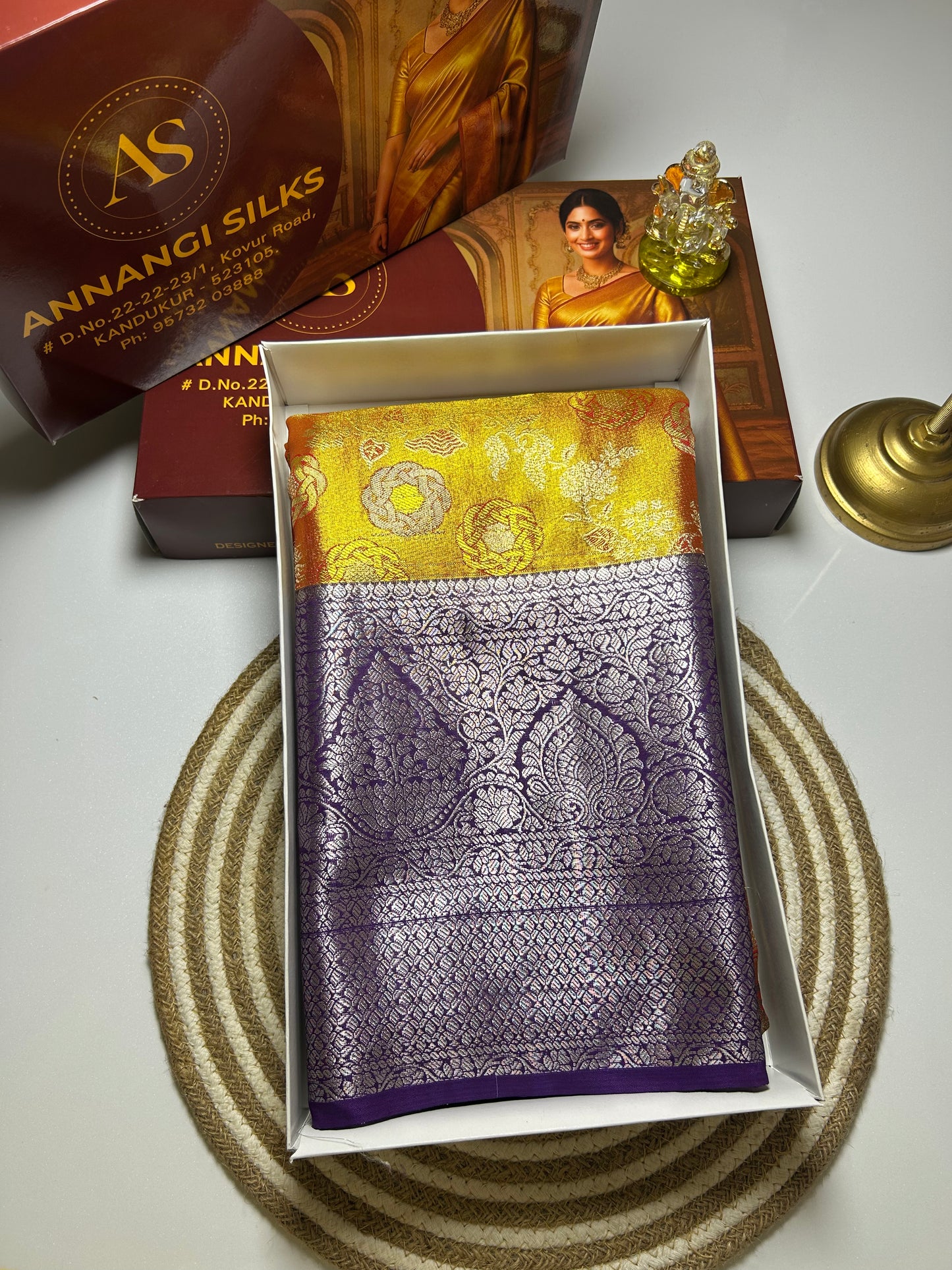 Semi tissue pattu