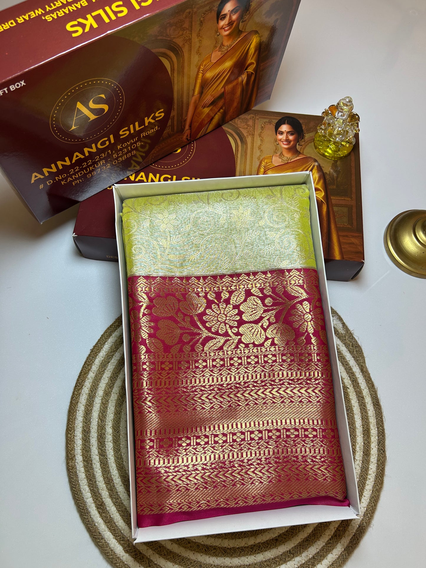 Semi tissue pattu