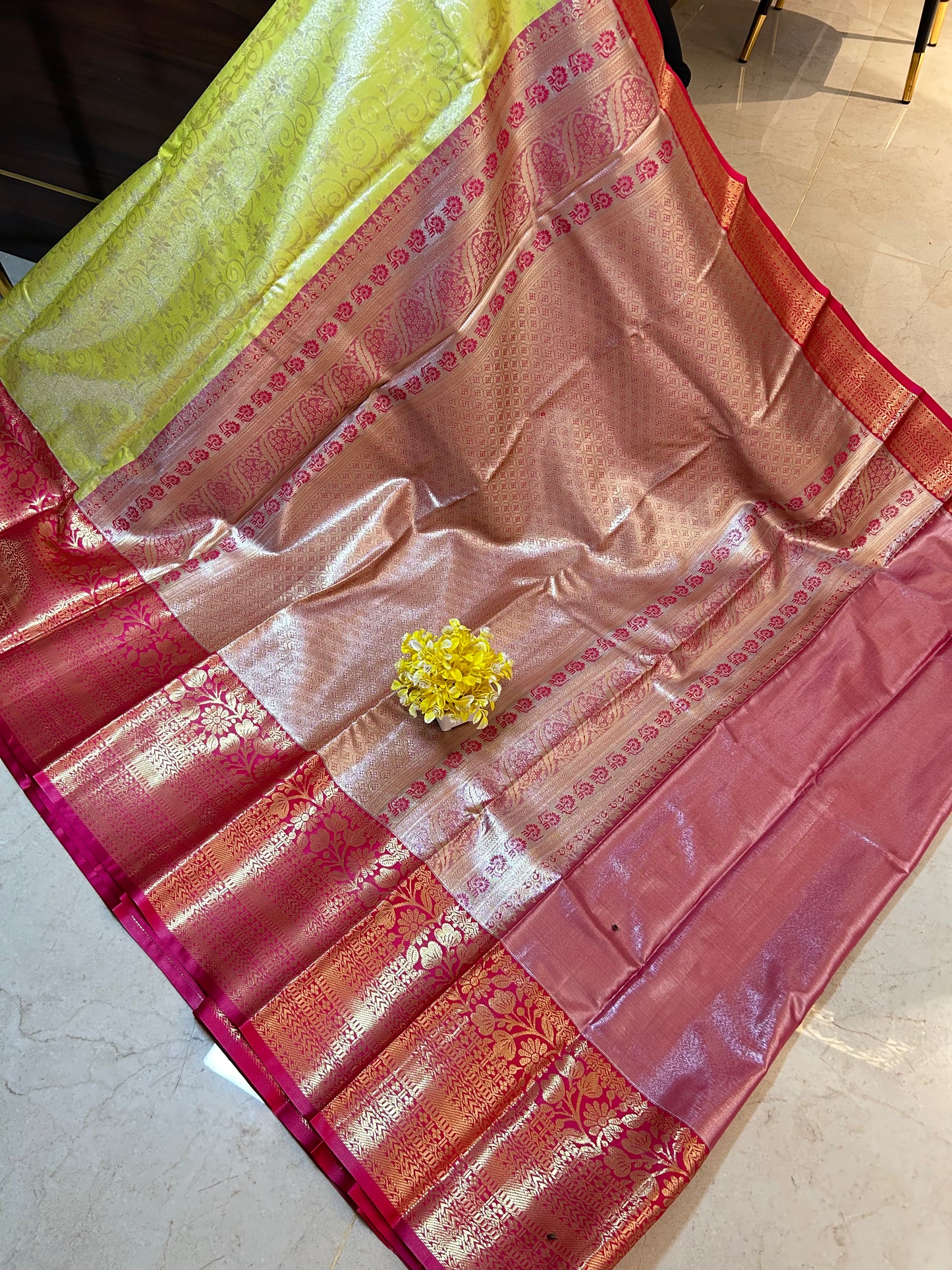 Semi tissue pattu