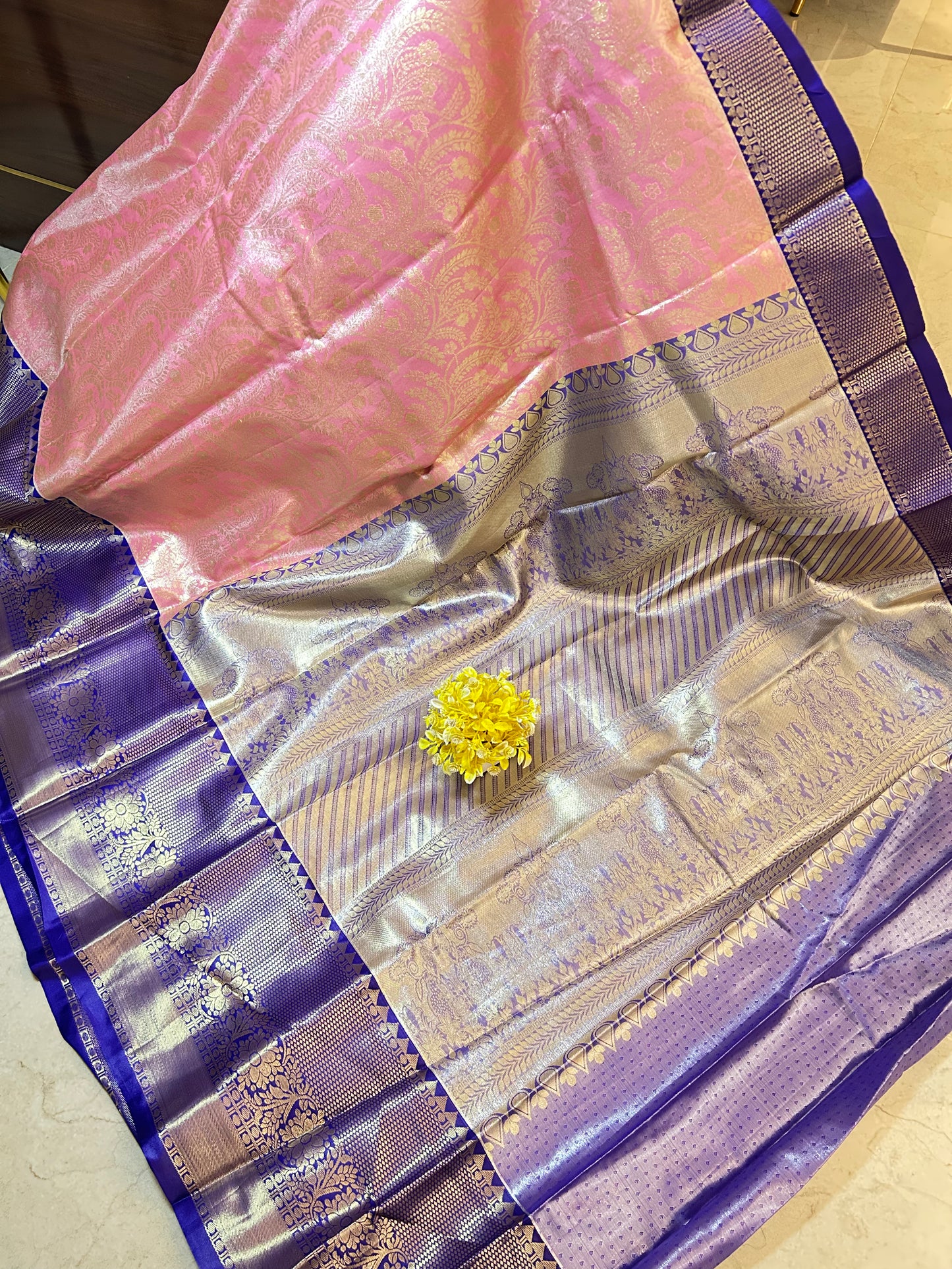 Semi tissue pattu