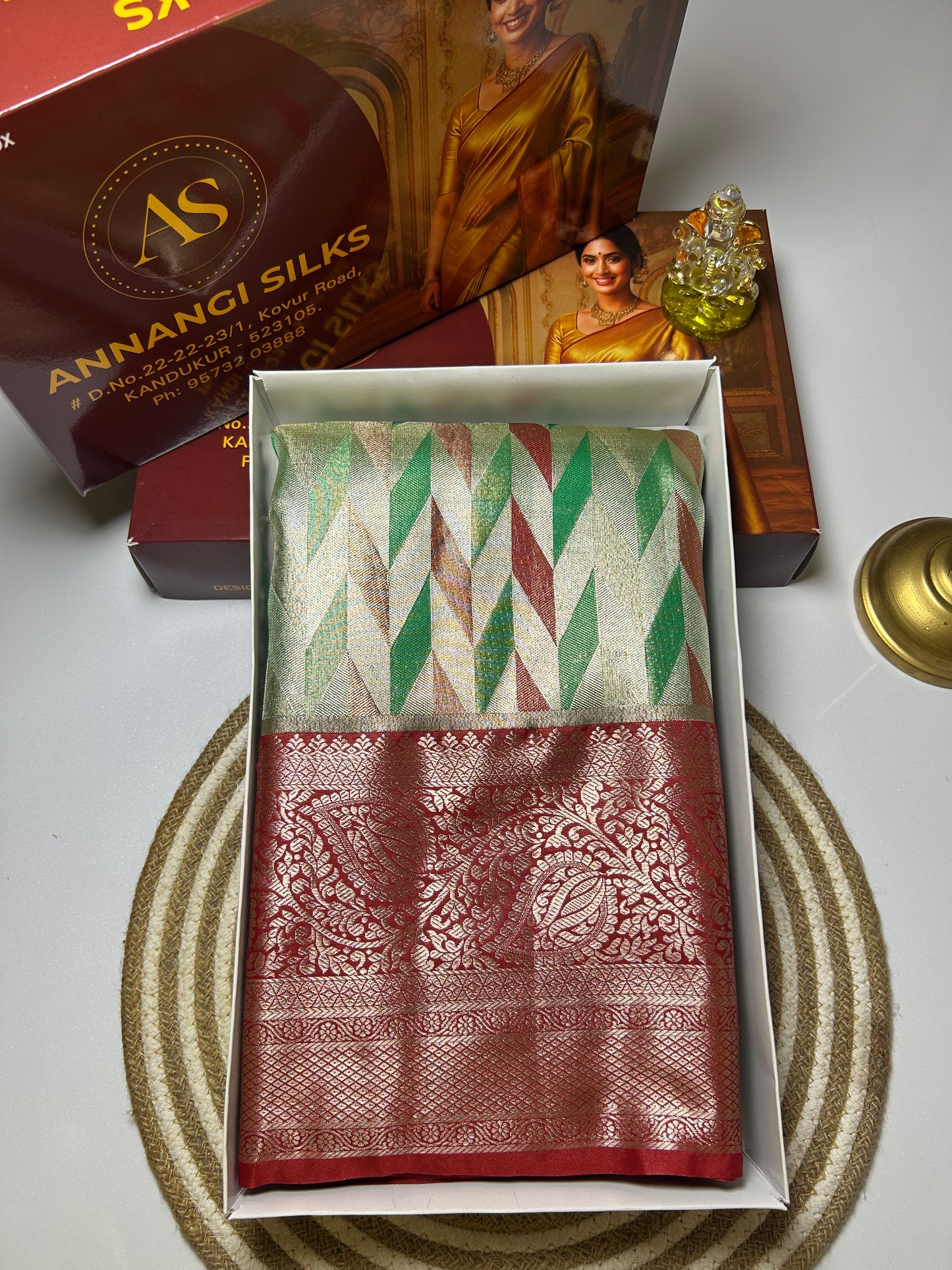Semi tissue pattu