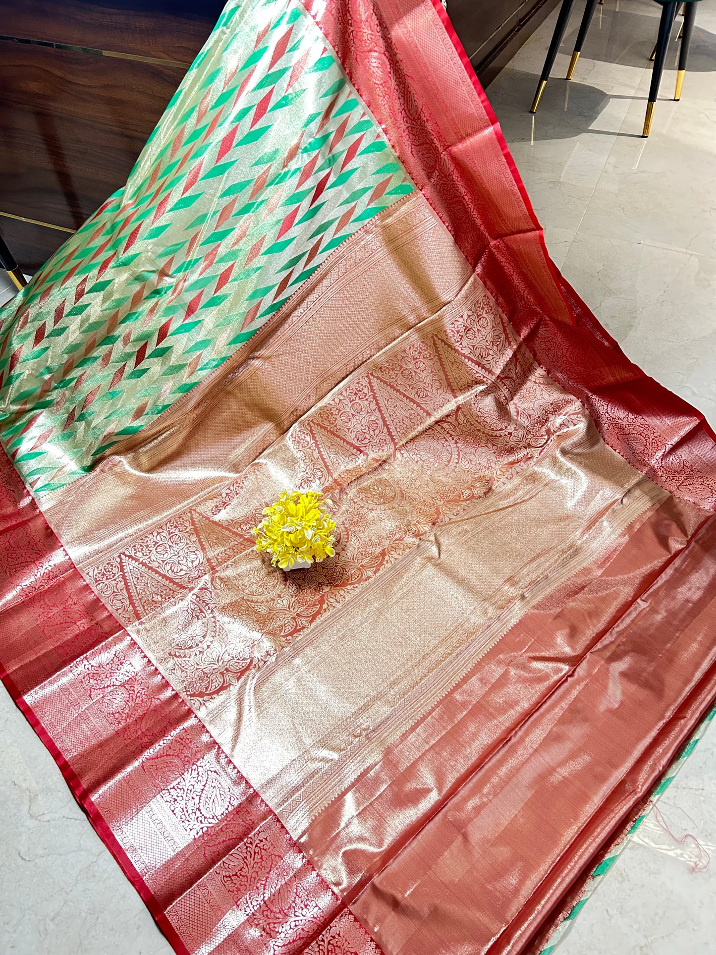 Semi tissue pattu